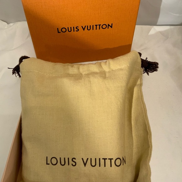 Louis Vuitton Wallet - Picture 5 of 11